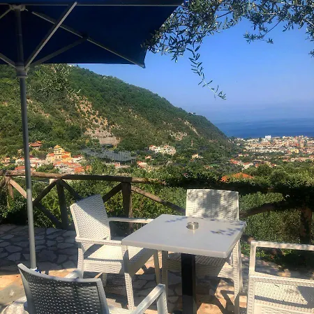 Casa Mazzola فندق مبيت وإفطار سانتّانييلّو